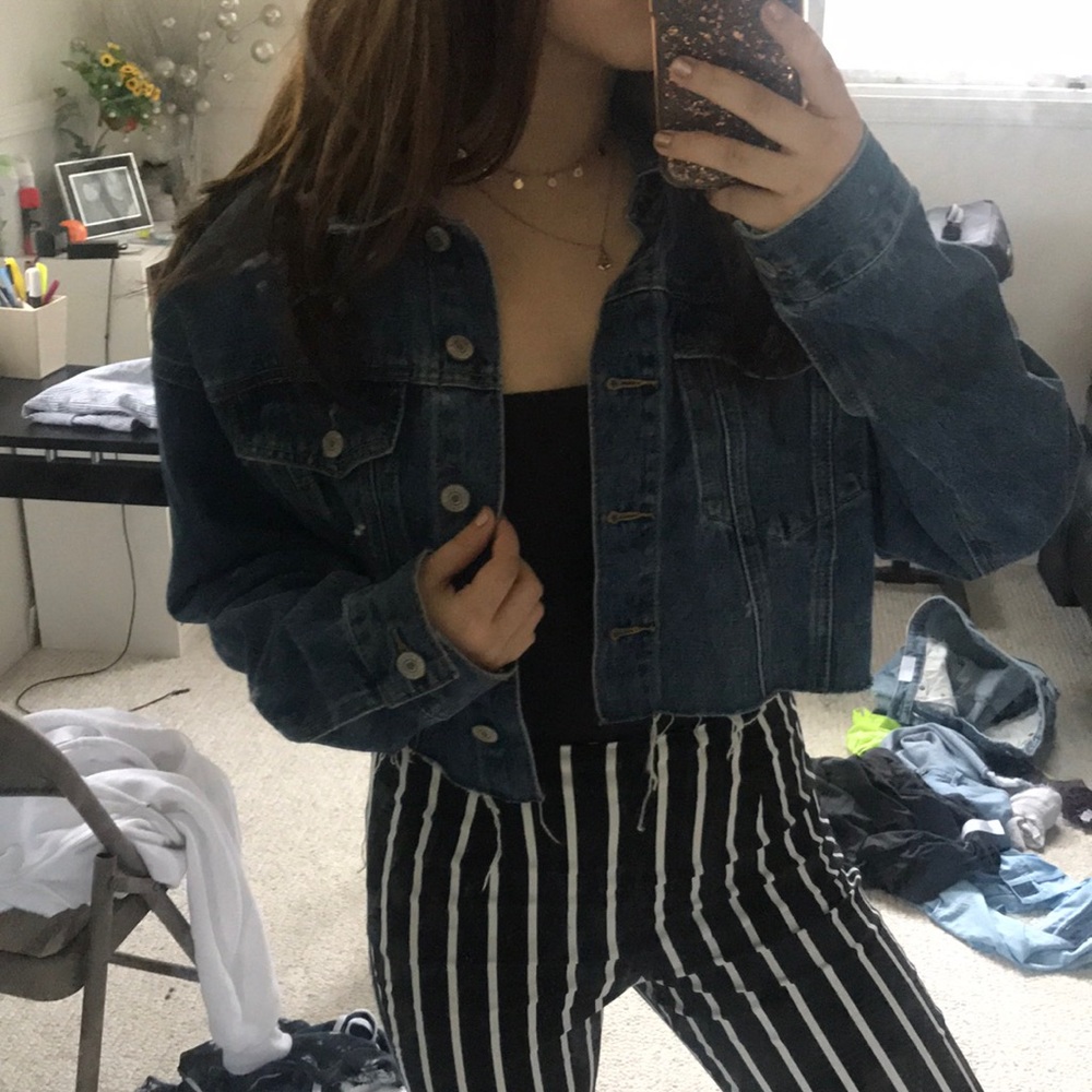 NWOT Forever 21 Cropped Raw Hem Denim Jacket